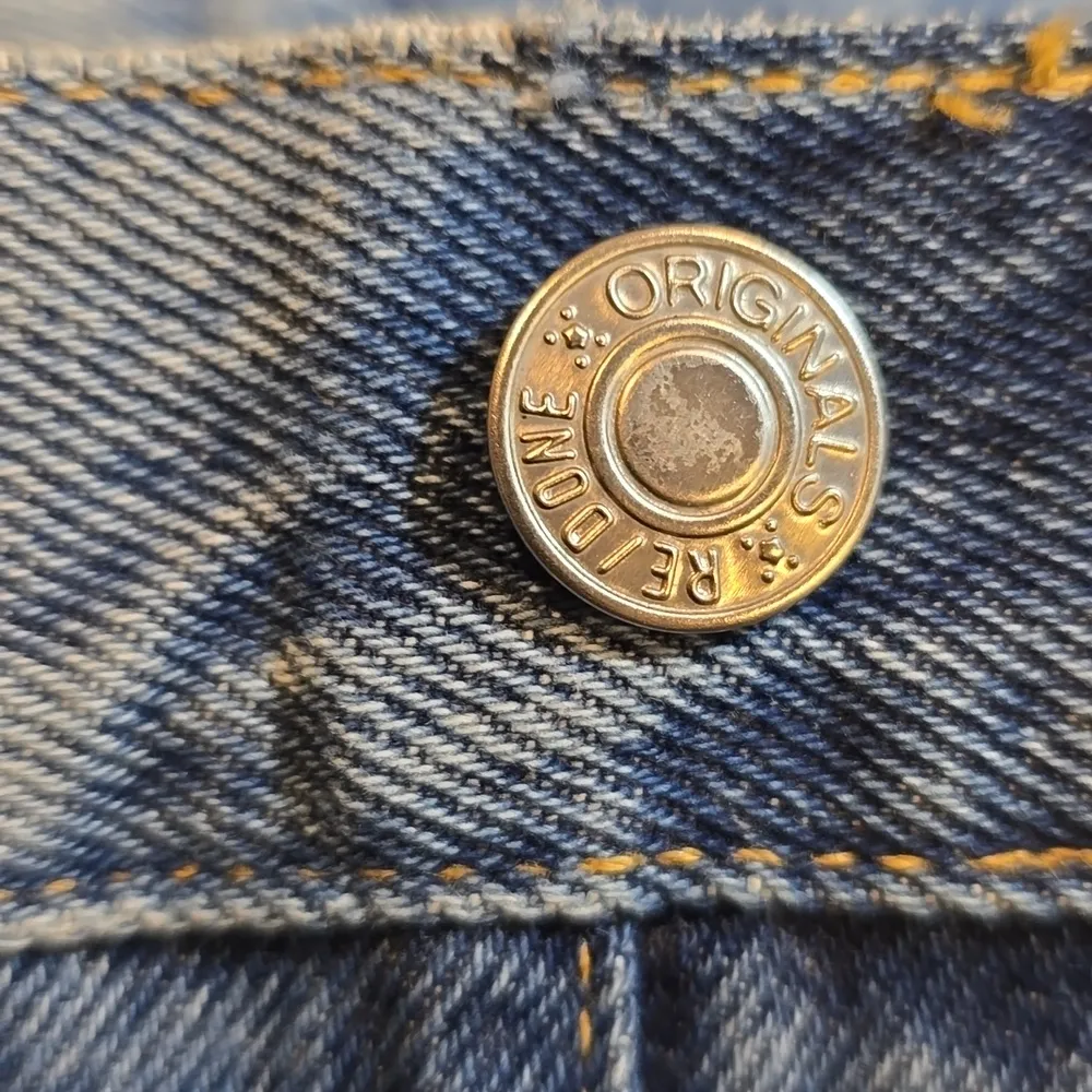 NWT RE/DONE 90s high rise loose jeans size 26 in color dusty worn Revolve - Image 10