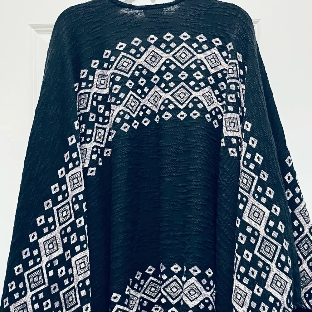 Mossimo Boho Style Cape Black and White Size Large - Image 6