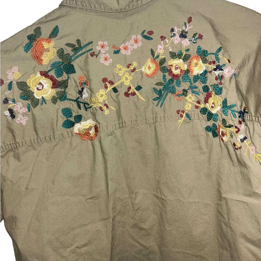 Madewell khaki embroidered floral shirt size medium - Image 5
