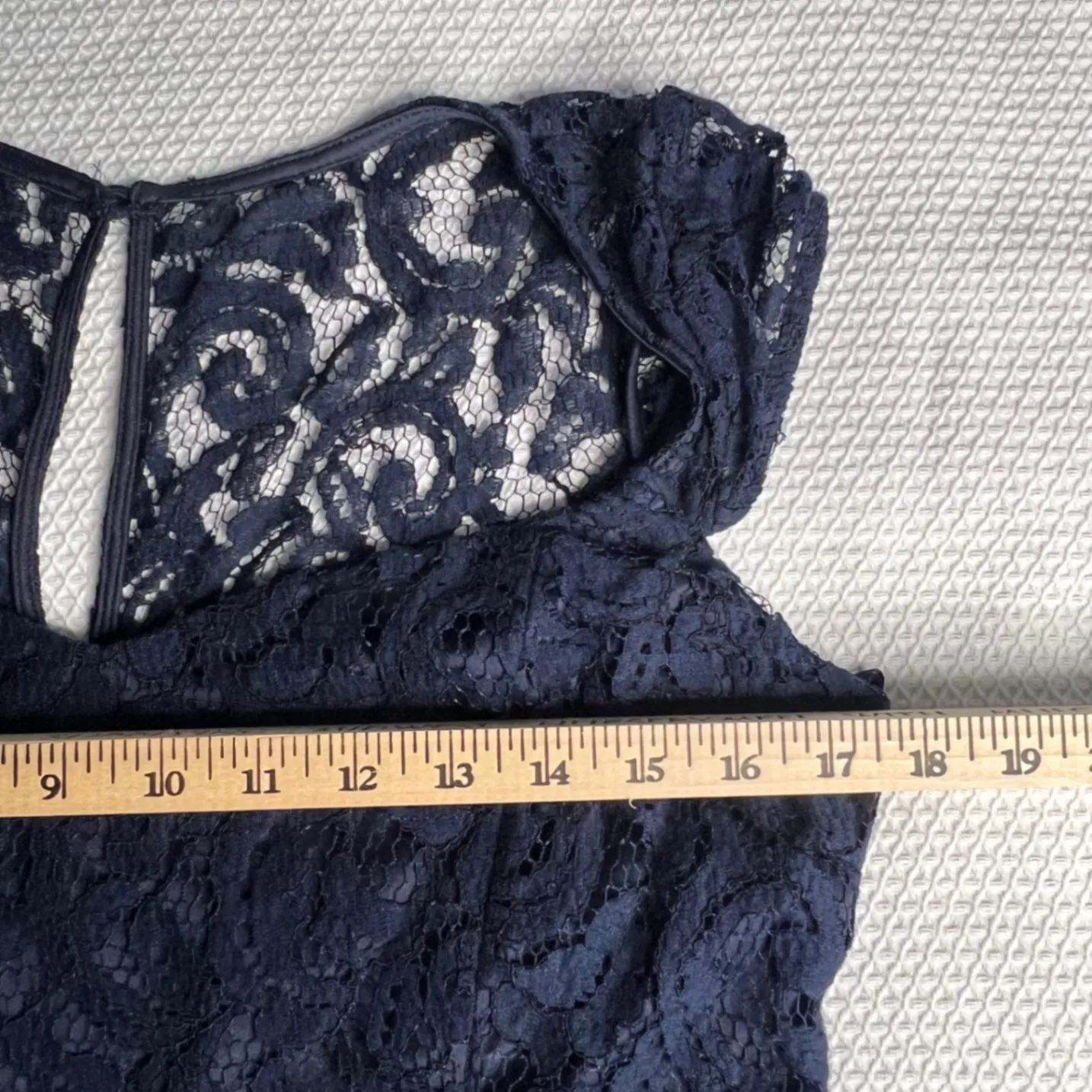 Marina Navy Blue Lace Sheath Dress Cap Sleeve Keyhole Back Size 12 NWT with Flaw - Image 4