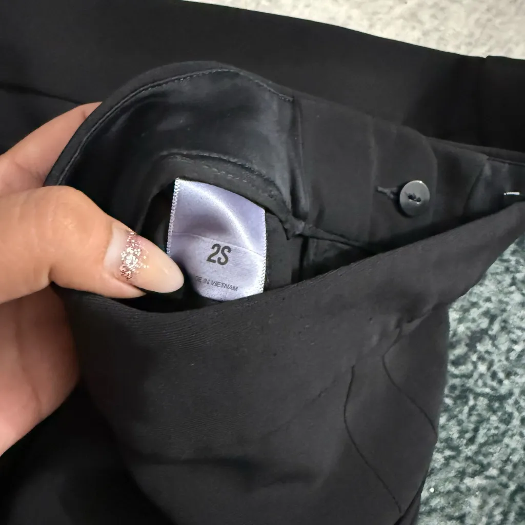 EXPRESS  Black Cropped Women's Pants Size 2S - Image 5