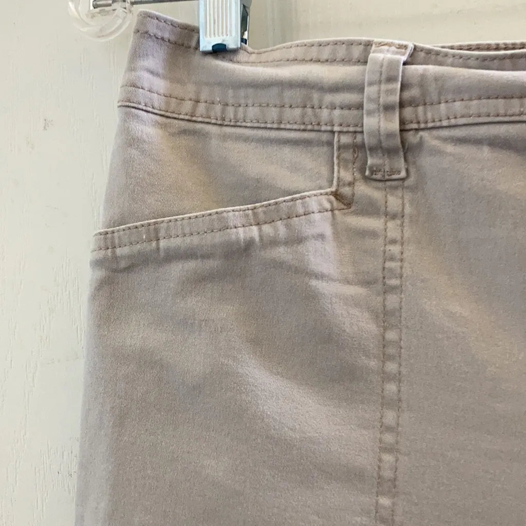 FINAL MARKDOWN Gloria Vanderbilt pants 8 - Image 3