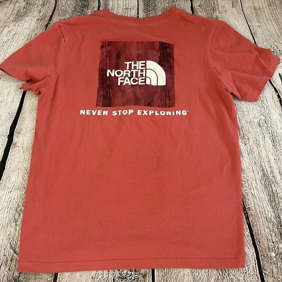 Women’s North Face pinkish orange short sleeve t-shirt small - Image 2
