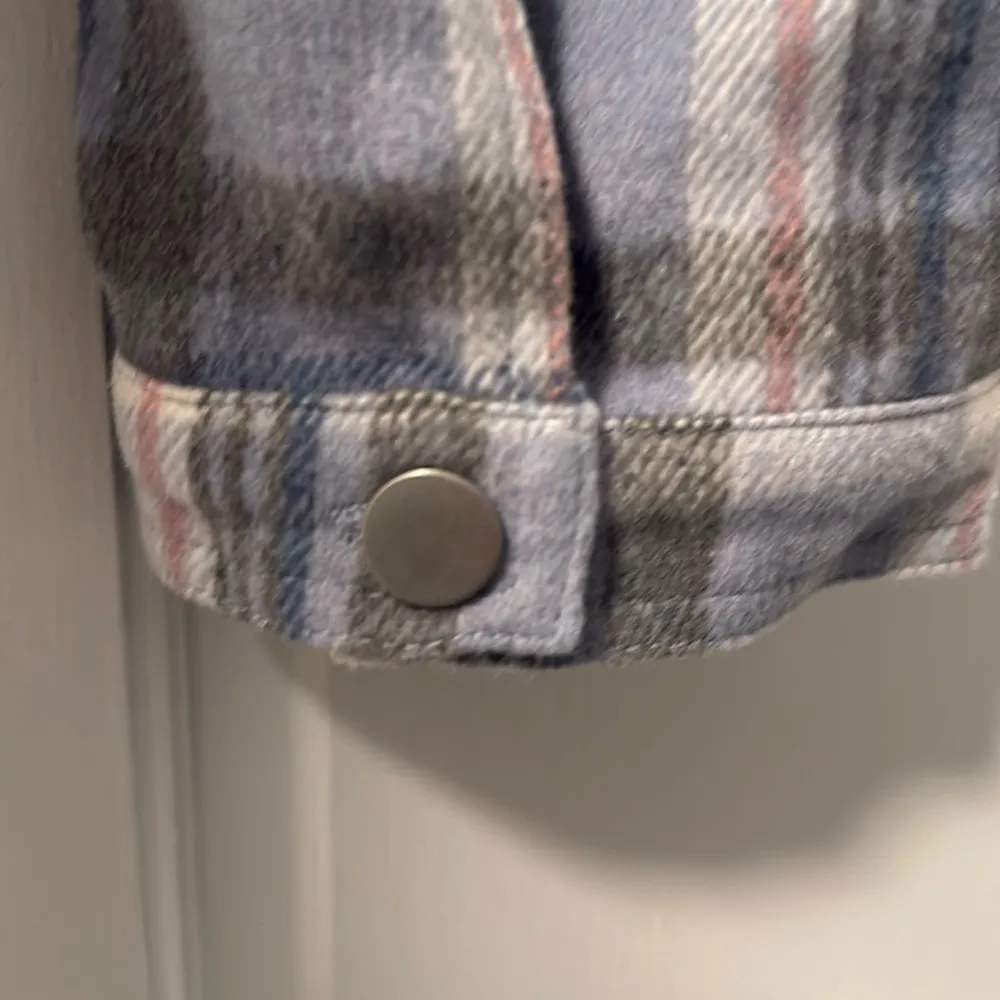 Altar’d State Flannel Long Sleeve Fringe Hem Button Up Top Blue Pink Plaid Large - Image 4