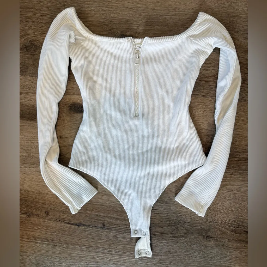 Good American Half-Zip Off Shoulder Bodysuit White - Image 6