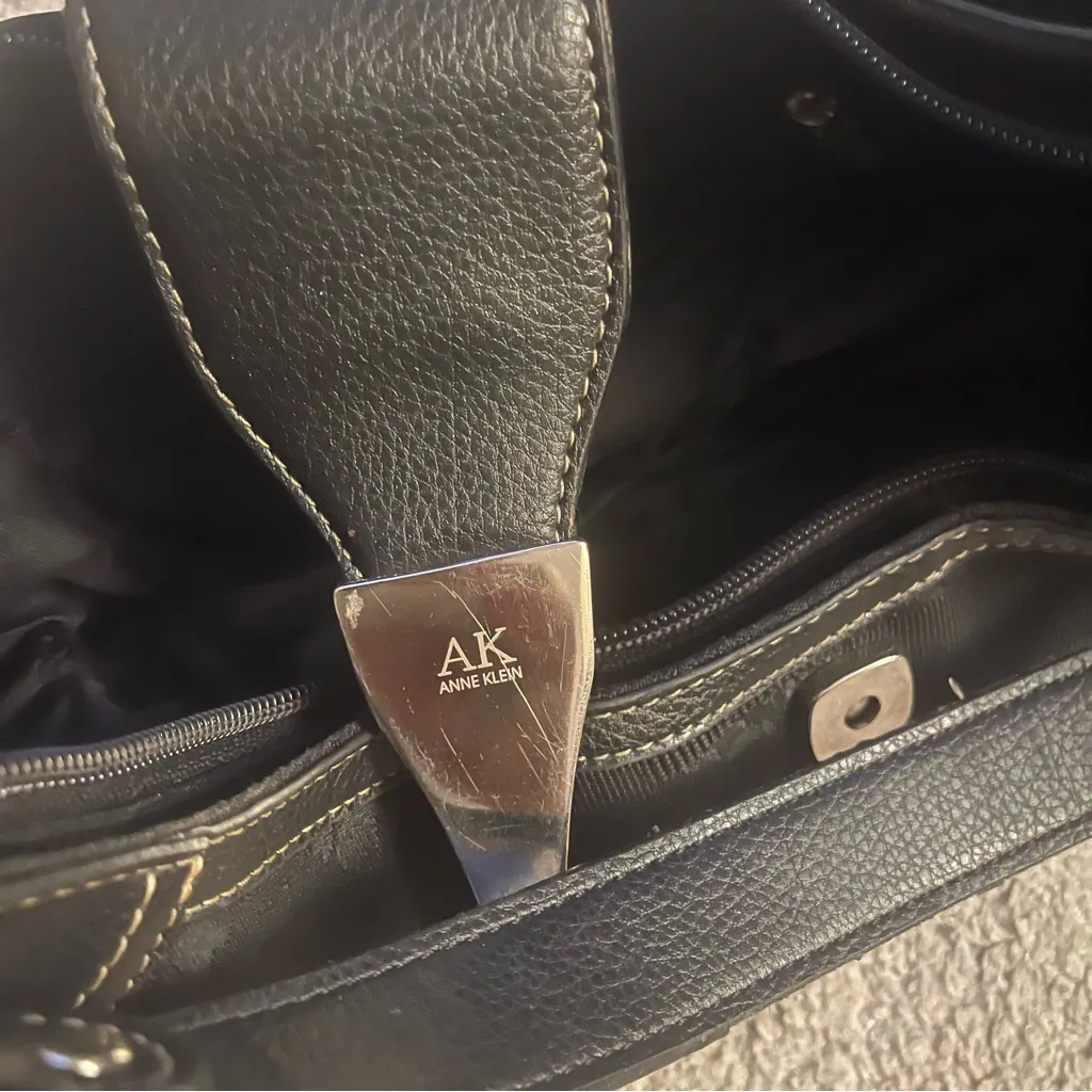 Anne Klein Black Lion Shoulder bag - Image 2