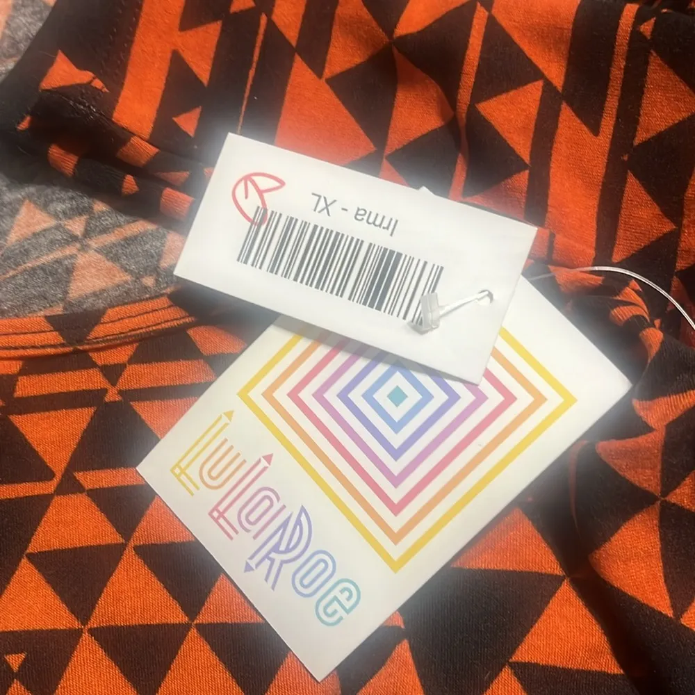 LuLaRoe Top Sz XL Irma Geometric Print Tunic Oversized High/Low Closet Staple - Image 5