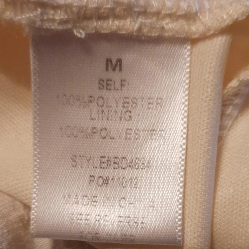 BAEVELY Cream Colored Dress Size Medium Tan - Image 4