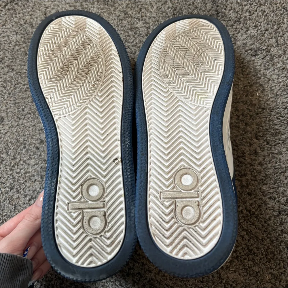 Alo Yoga Recovery Mode Sneakers - Image 2