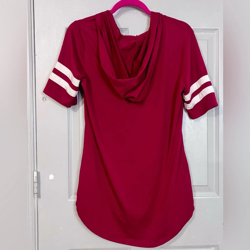 Harry Potter Hoodie Shirt Red Hogwarts Medium Junior Women EUC Movies Magic Book - Image 5