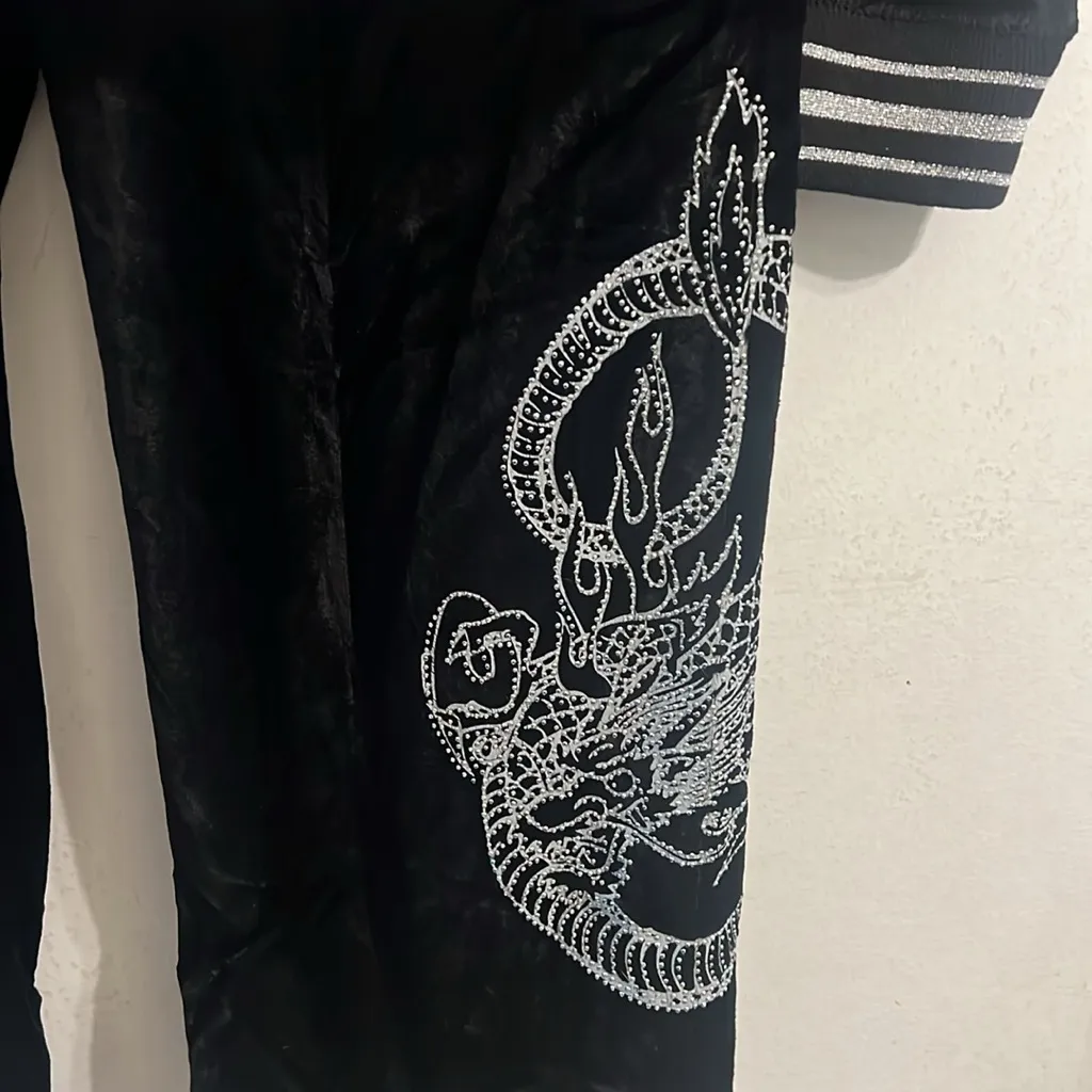 BCBG BLACK VELVET BLING SILVER STUD DRAGON & LOGO HOODIE & CROPPED PANTS SET NWT - Image 5