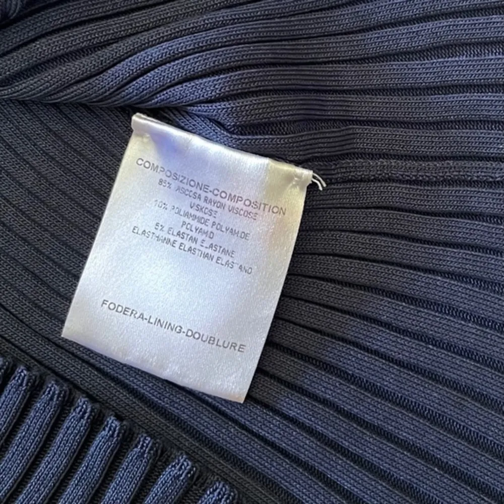 Gucci Navy Blue Ribbed Bateau Ruffle Sleeve Blouse Tee Top Size L/8 - AW2008 - Image 4