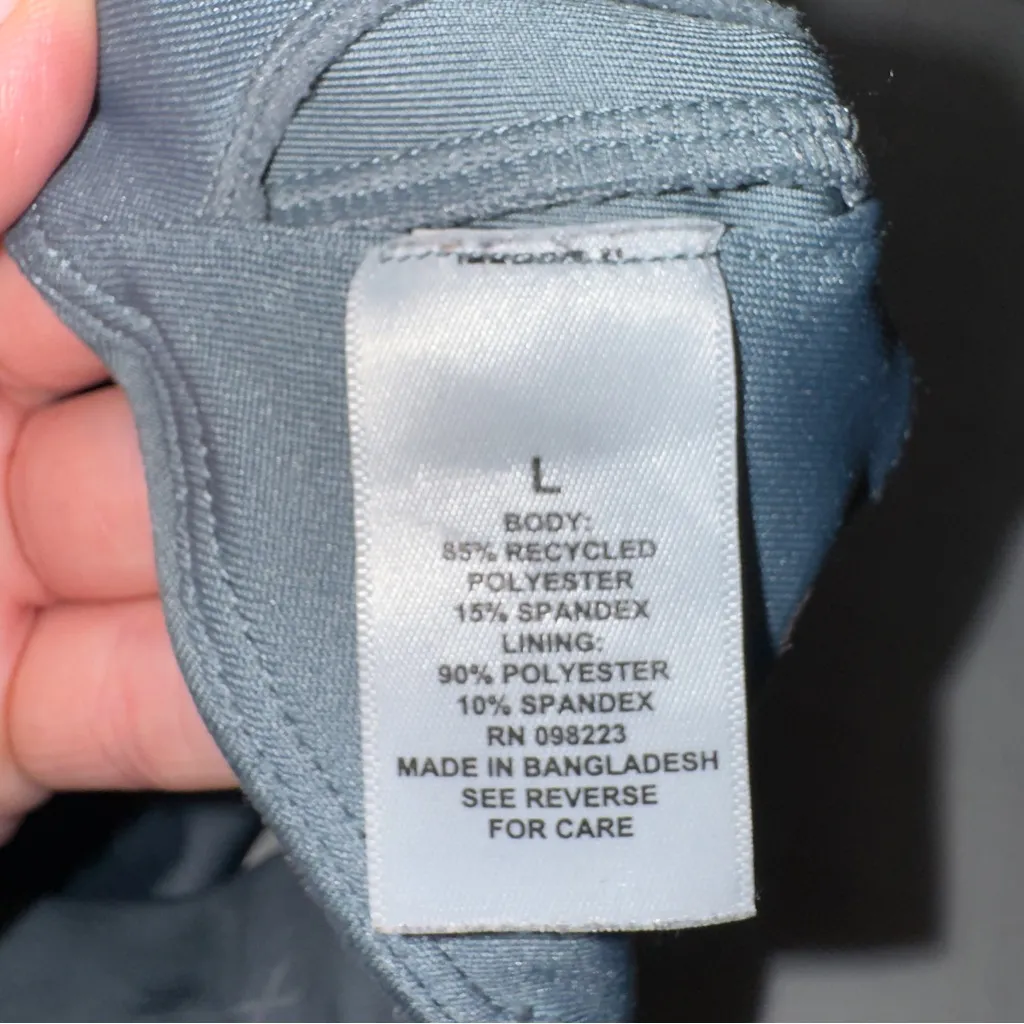 Freely Women's Gray Medium Support Strappy Sports Bra size large - Image 5