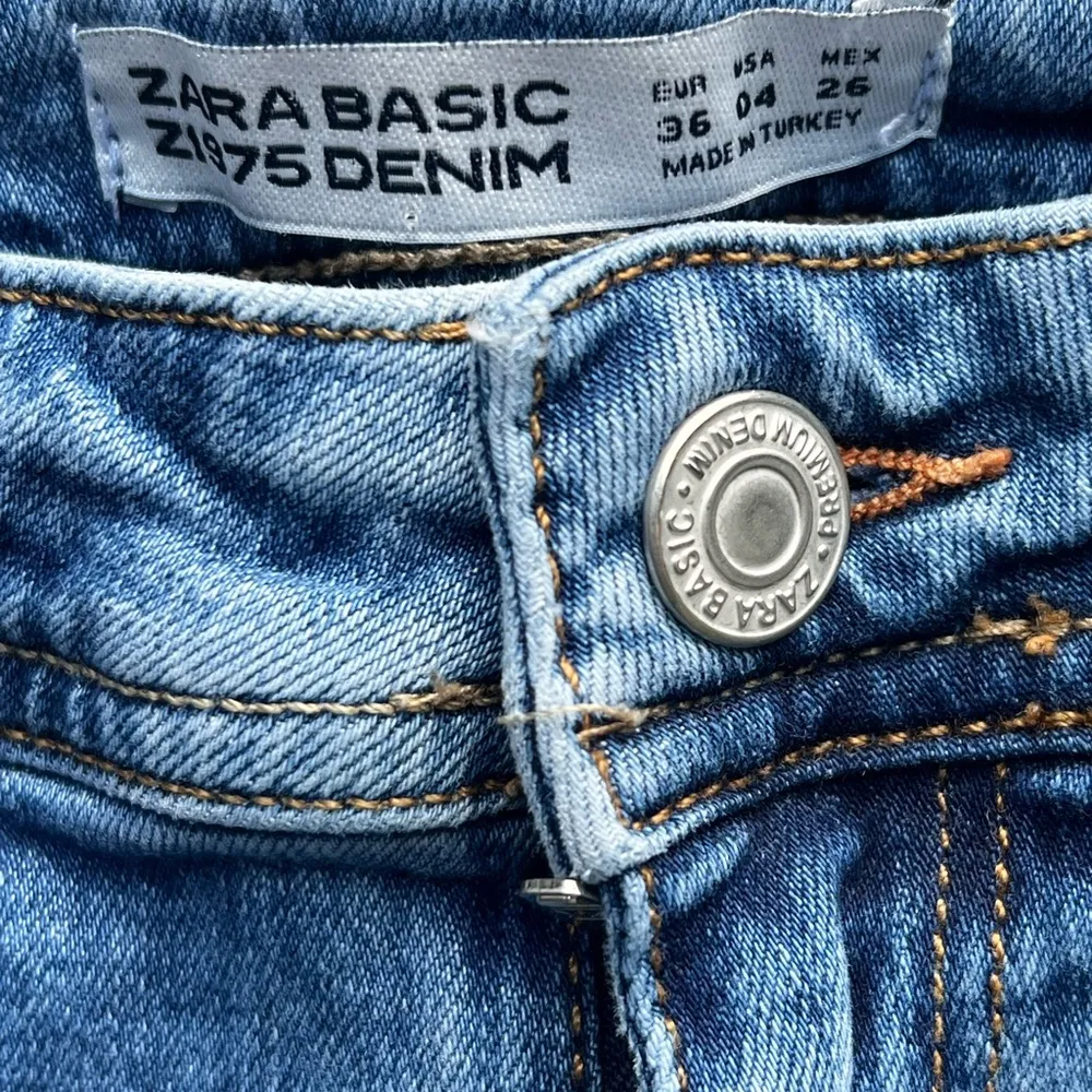 Zara Basic Z1975 distressed ripped denim for women - Image 4