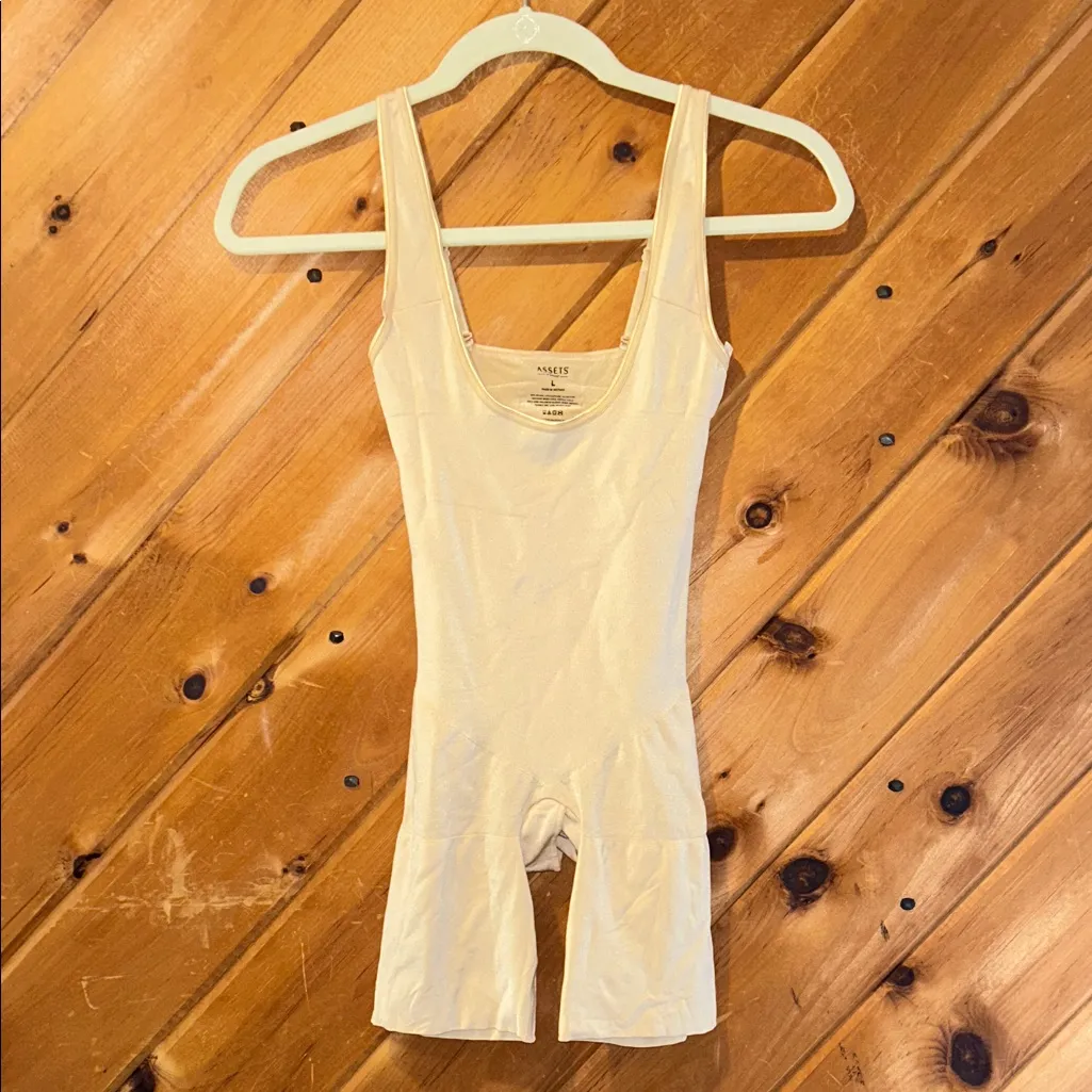 Assets by Spanx remarkable results all in one body slimmer shapewear bodysuit - Image 7