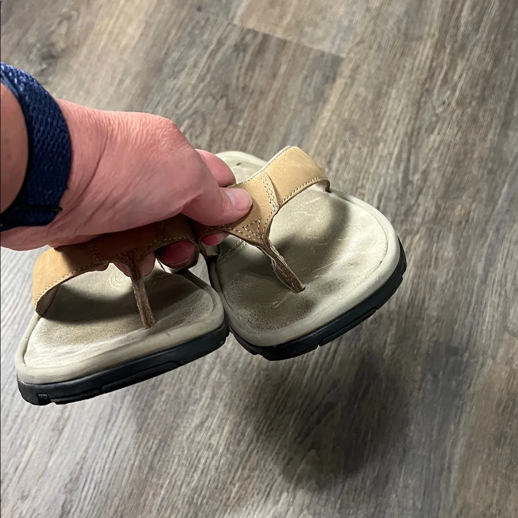 Cabela’s Tan Leather Flip Flops Size 9 - Image 9