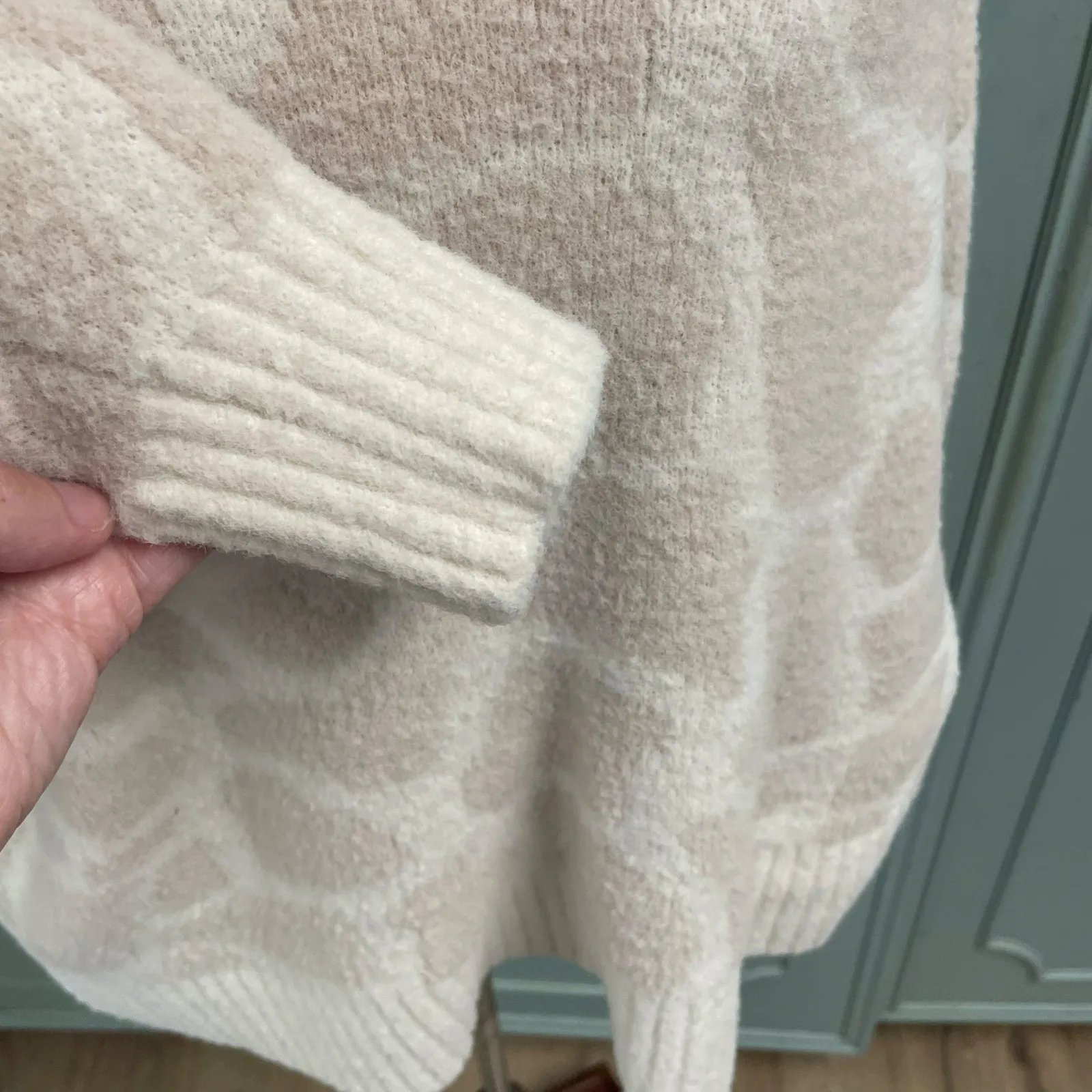 Loft Animal Print Pink White Womens Sweater Size Small Plush Soft V-Neck Stretch - Image 3