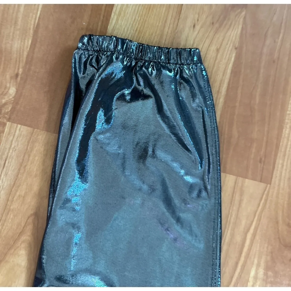 Gap women's metallic jogger pants with elastic waist - Image 4