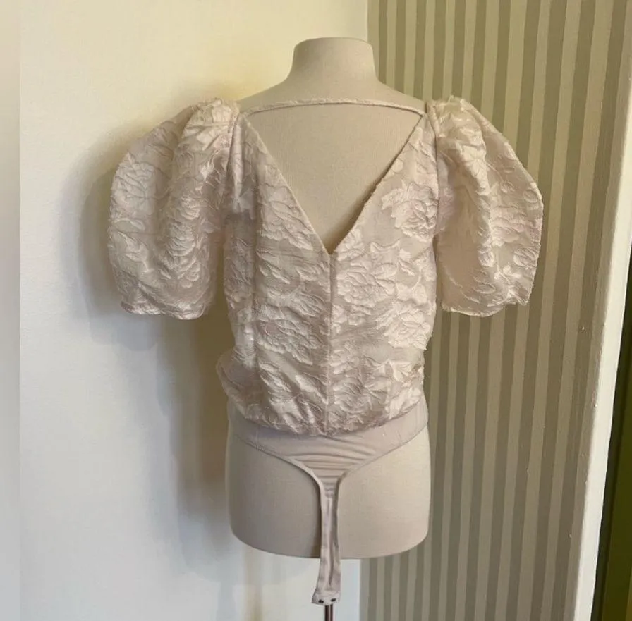 The Label - Colby Puff Sleeve Bodysuit in Cream - Image 5