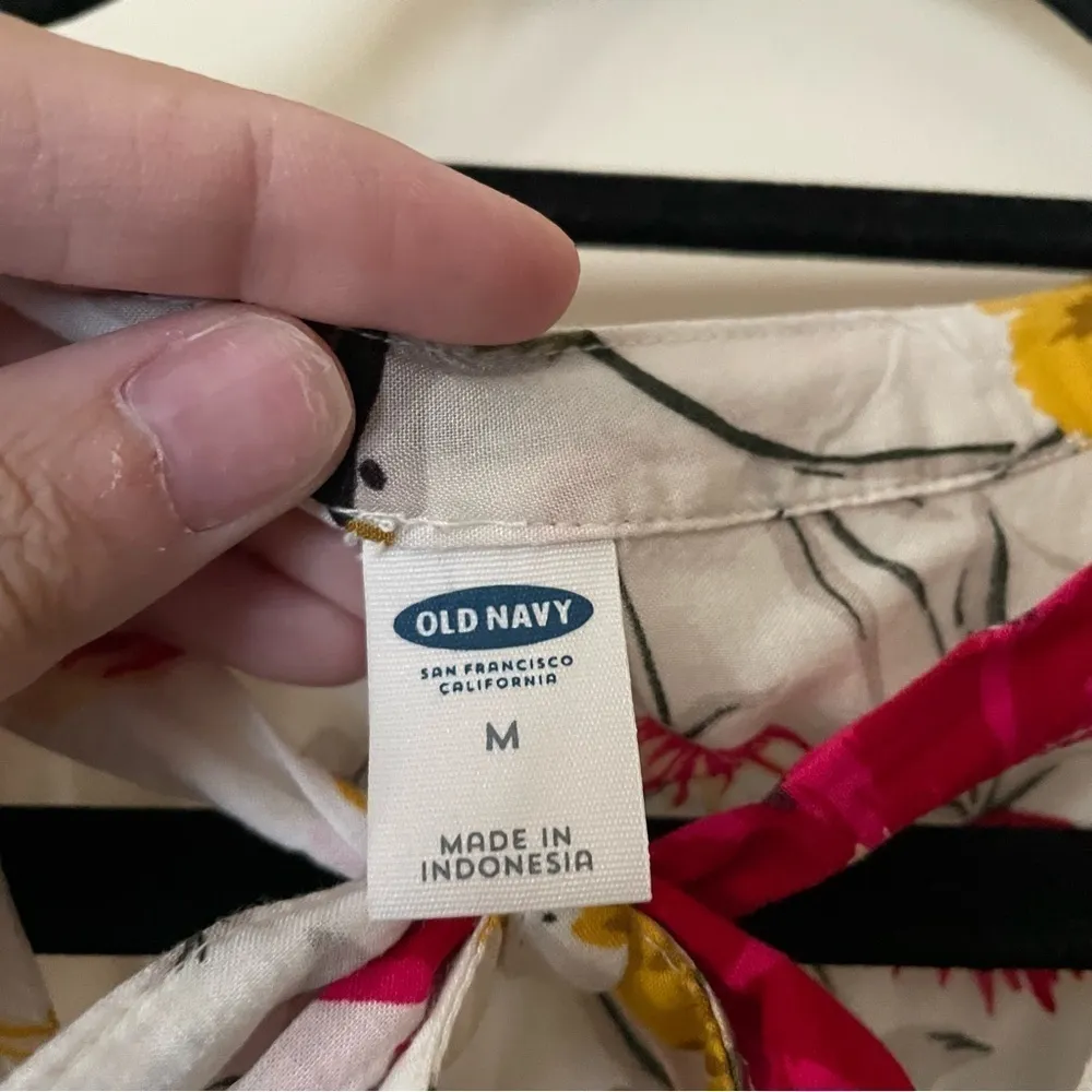 Old Navy White Floral Sleeveless Tie-Neck Tank Top - Image 3