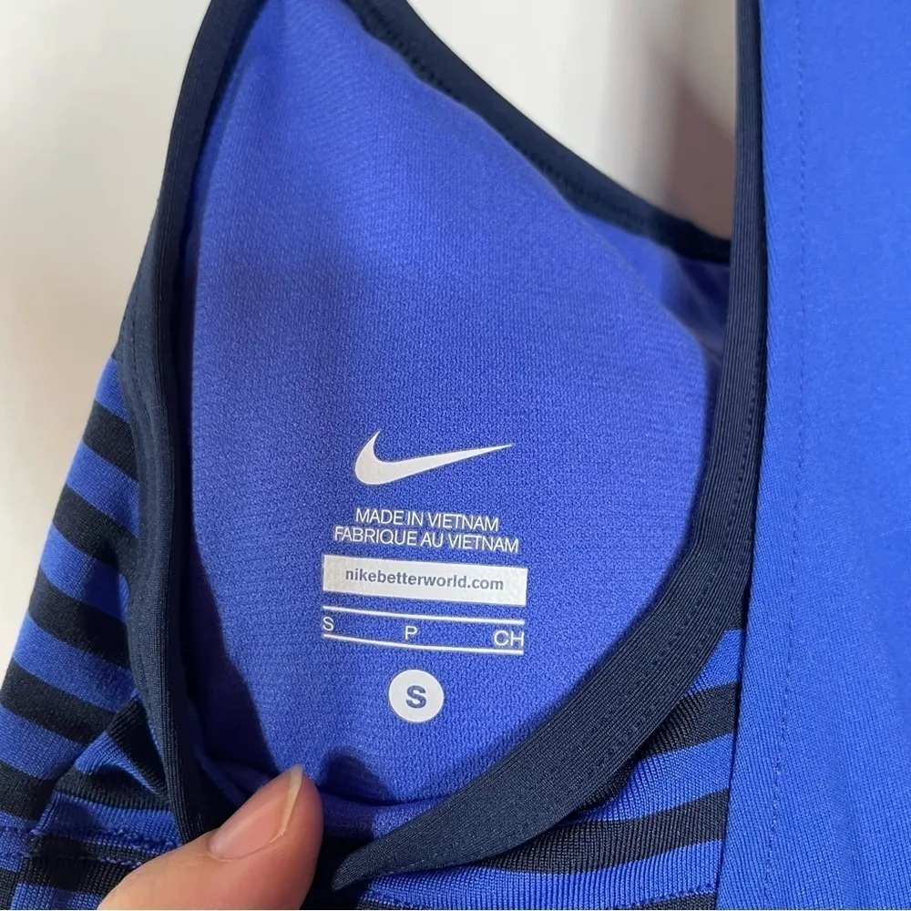 Nike Built In Bra Workout Tank Top Size Small - Image 4