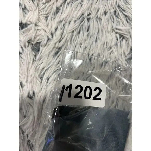 Under Armour Women's Size M Tank Sleeveless Blue Solid Polyester‎ Crew Neck - Image 7