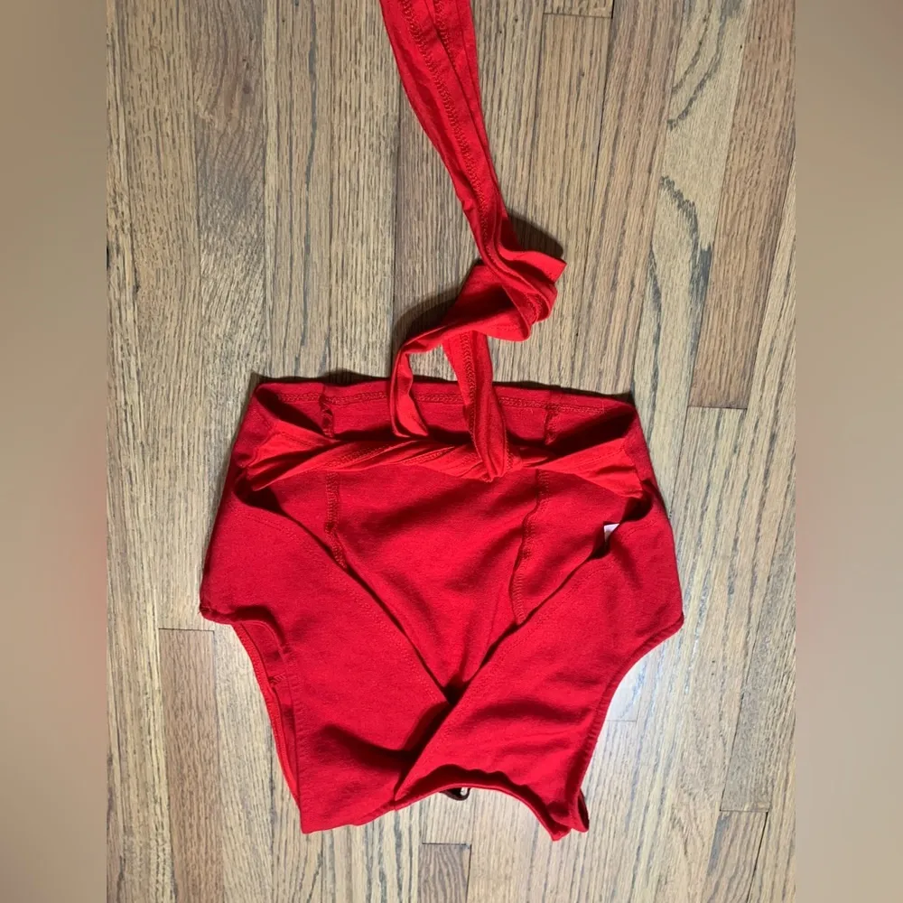 Lulus red tie back crop top small - Image 5
