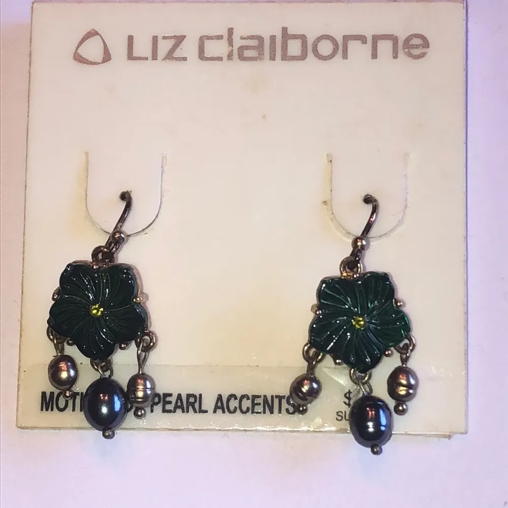 Liz Claiborne Green Floral Earrings with Pearl Accents - Image 2