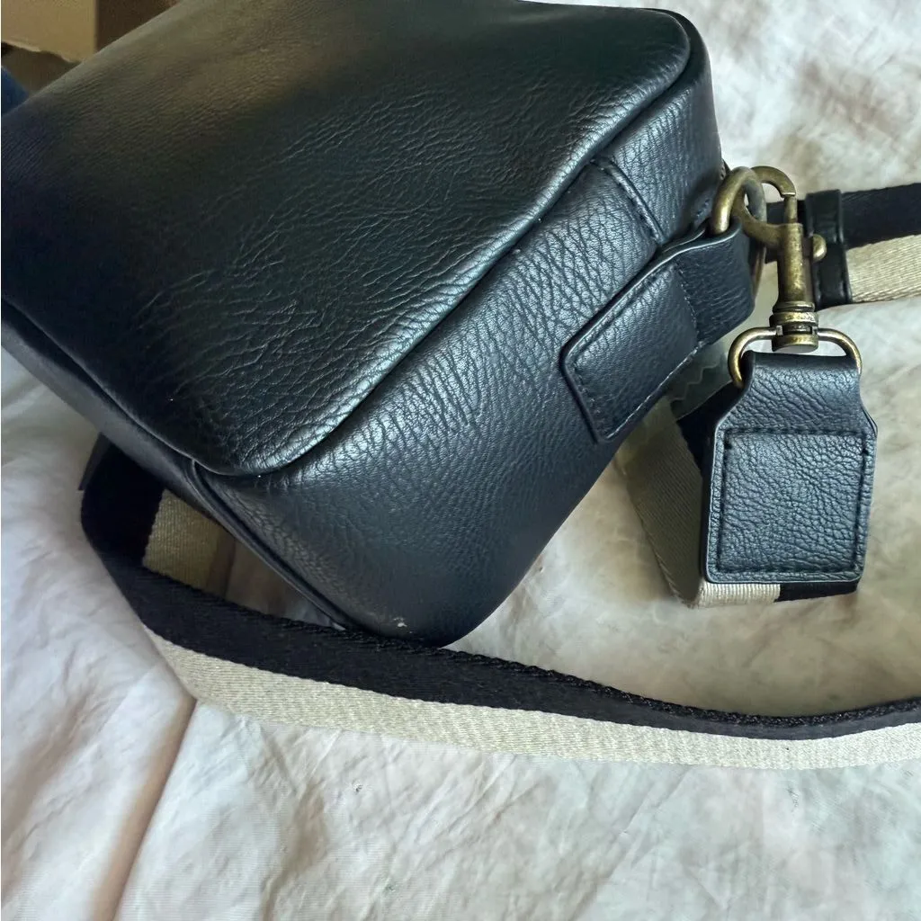 Universal Thread Black Faux Leather Crossbody Bag - Image 9