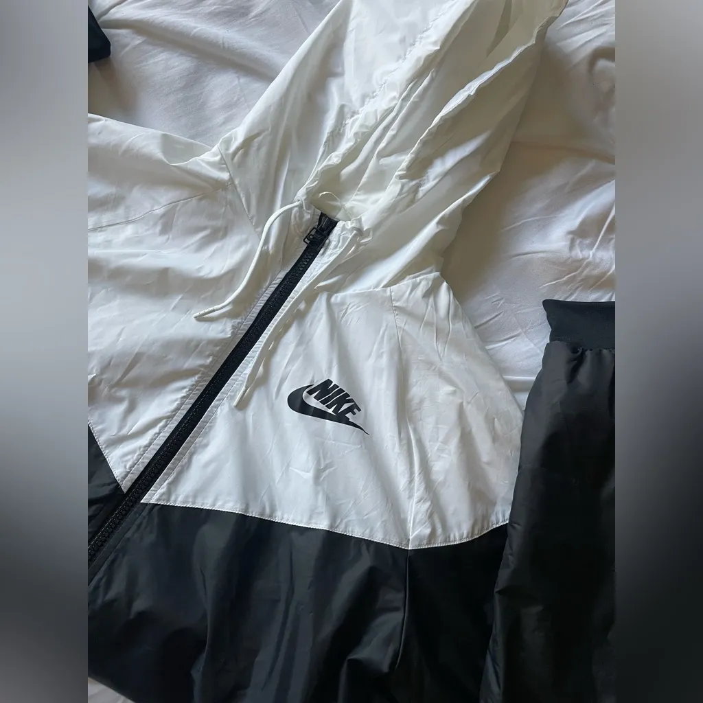 Nike Black and White wind breaker - Image 2