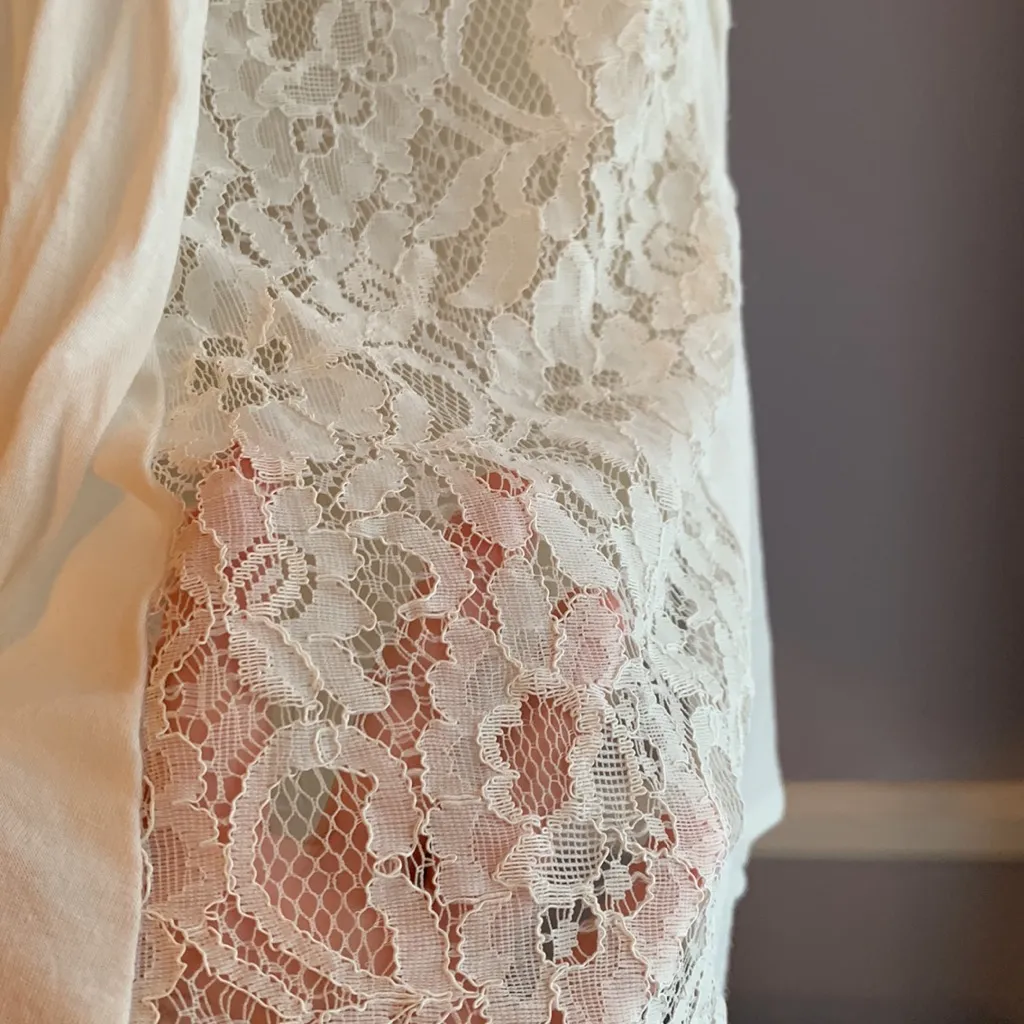 Charming Charlie 3/4 sleeve flowy cream knit top with lace insets and tie neck M - Image 8