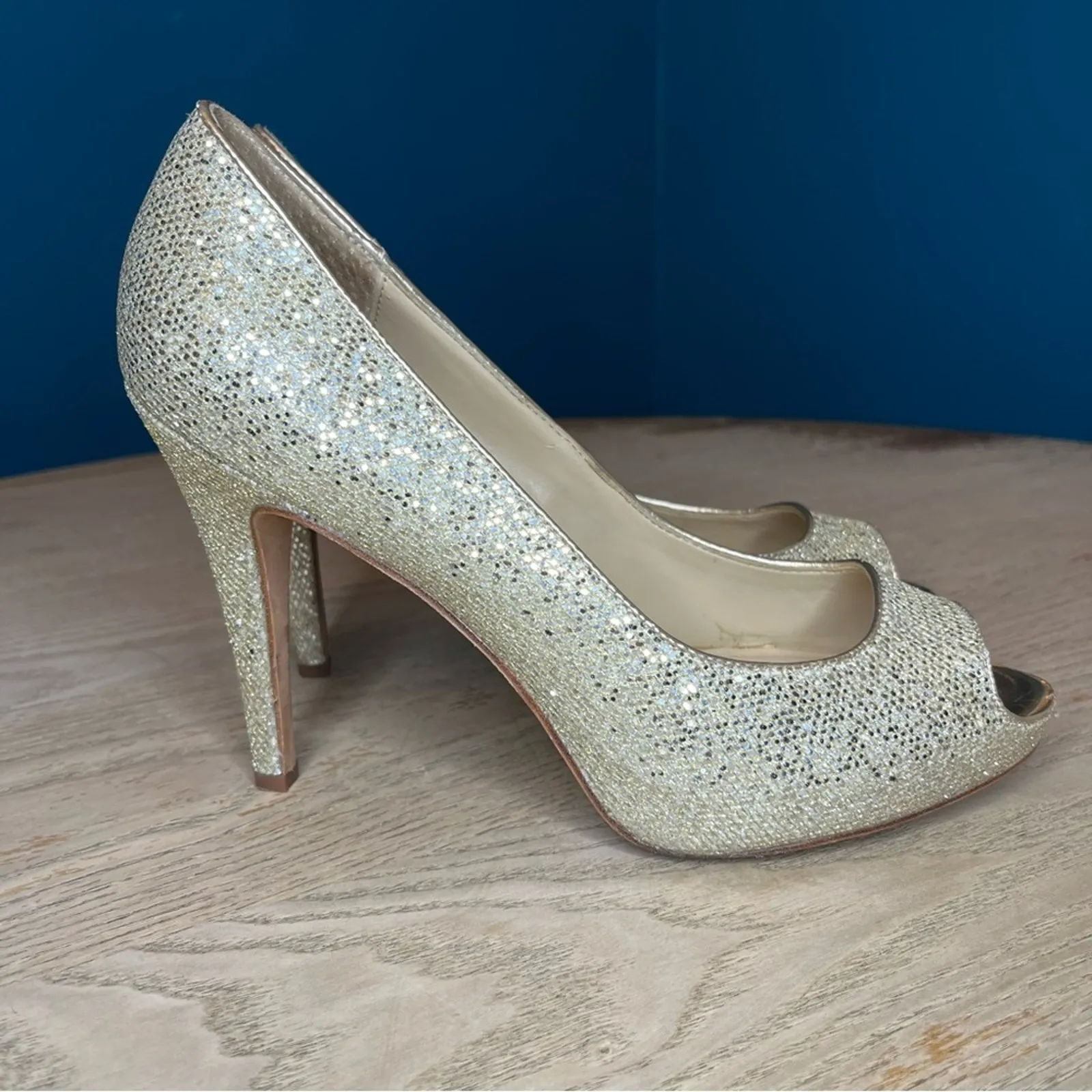 White House Black Market Dancer Gold Glitter Peep Toe Pumps Heels Size 7.5 - Image 2