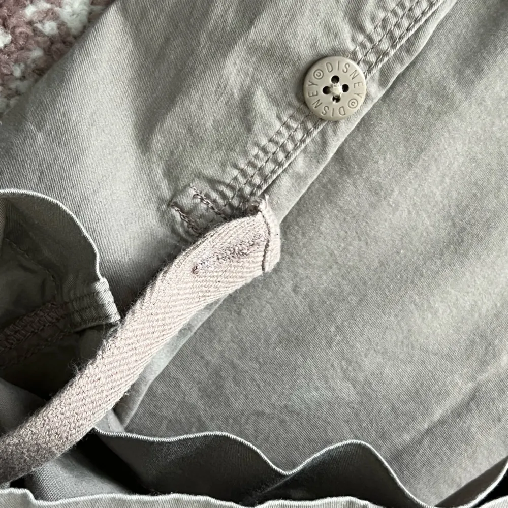 Vintage Walt Disney World Roll Up Cargo Safari Cropped Cargo Pants | Khaki | XL - Image 5