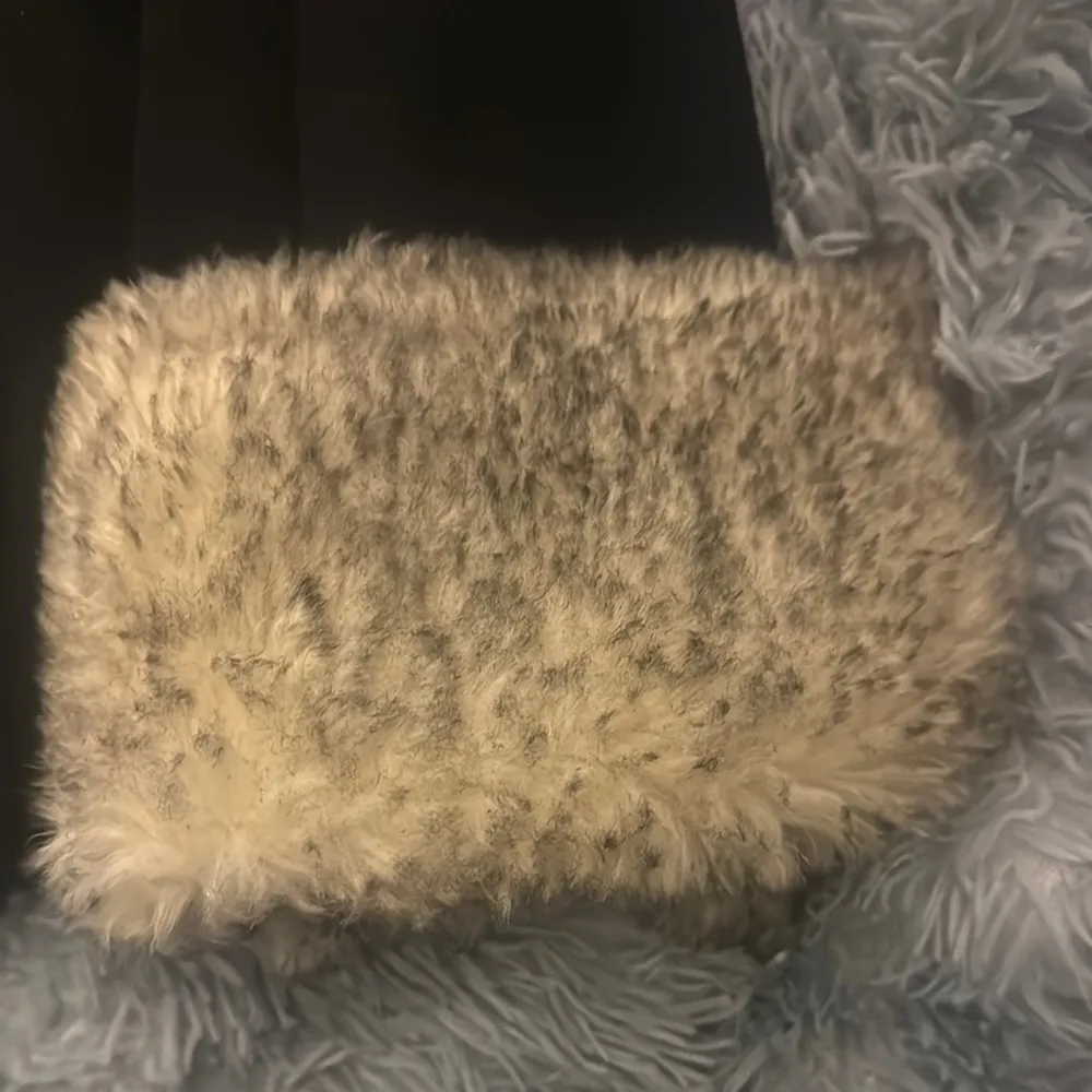 WHITE HOUSE BLACK MARKET Black and Cream Blazer with Elegant Fur Trim Size M - Image 6