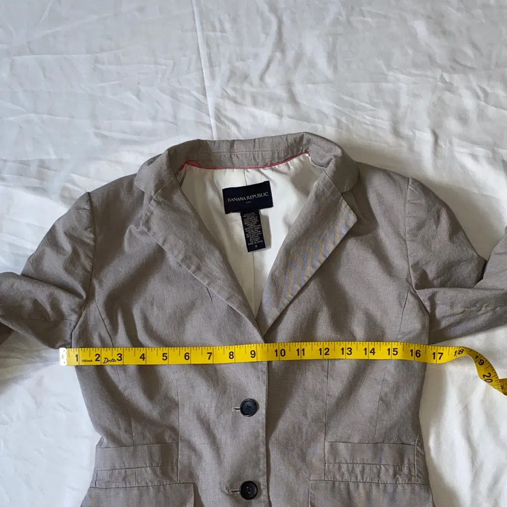 Banana Republic Women's Beige Blazer - Image 11