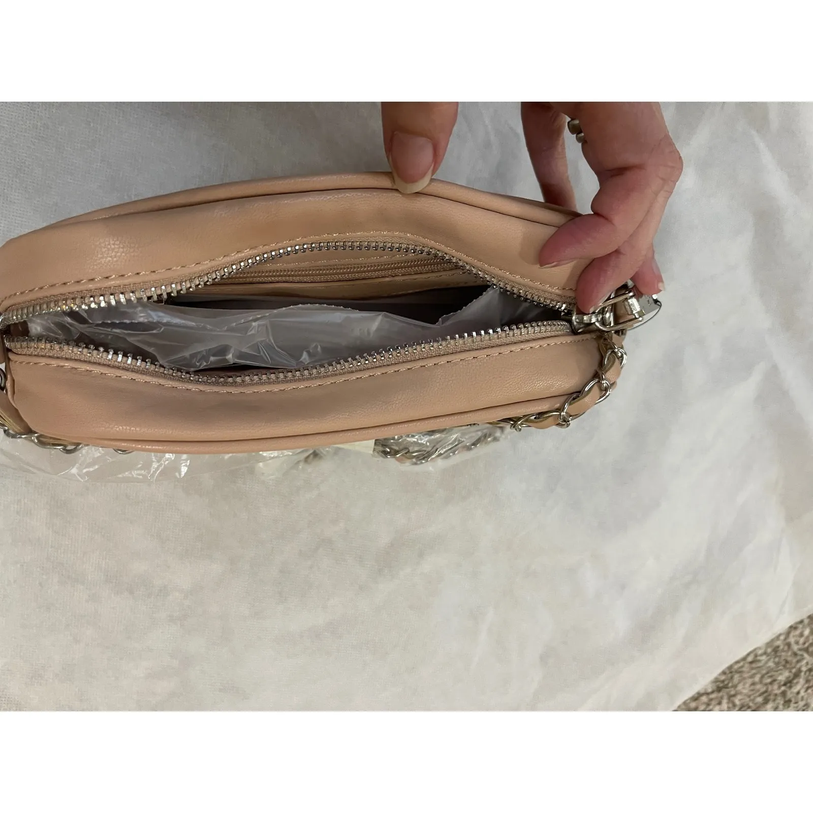 Badgley Mischka NNWT Pink Quilted Camera Bag with Pearls Chain Strap - Image 4