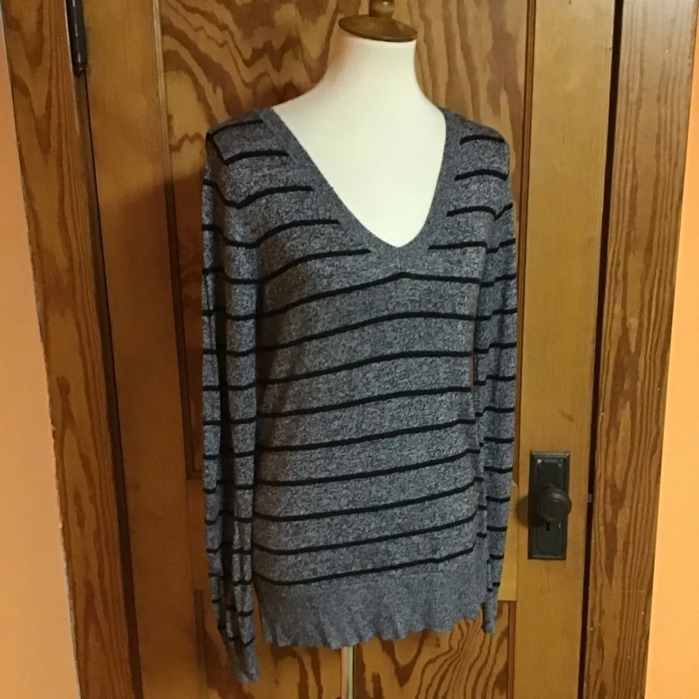 Mossimo Striped V - Image 10