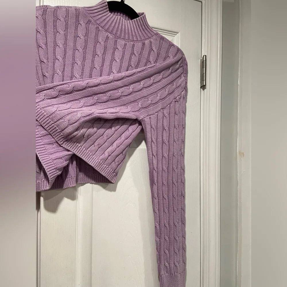 NWT No Comment Size L Purple Lilac Cotton Cable Knit Mock Neck Cropped Sweater - Image 4