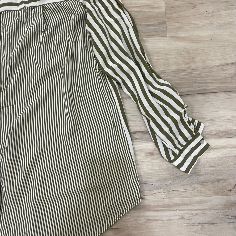 Jane and Delancey Women’s Striped Button Down Size Large - Image 2