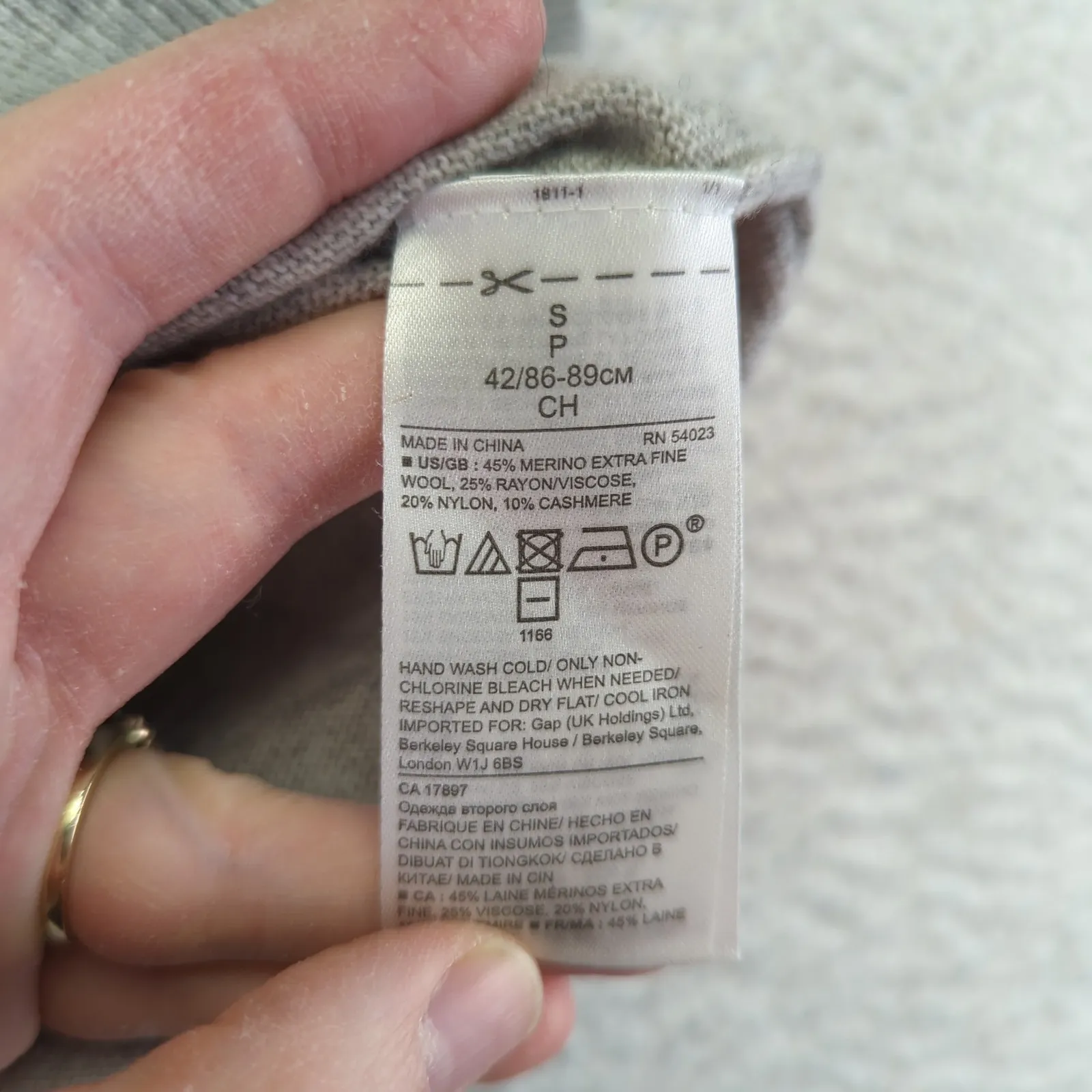 Banana Republic Womens Gray Puff Sleeve Crewneck Sweater Fine Italian Yarn Small - Image 4