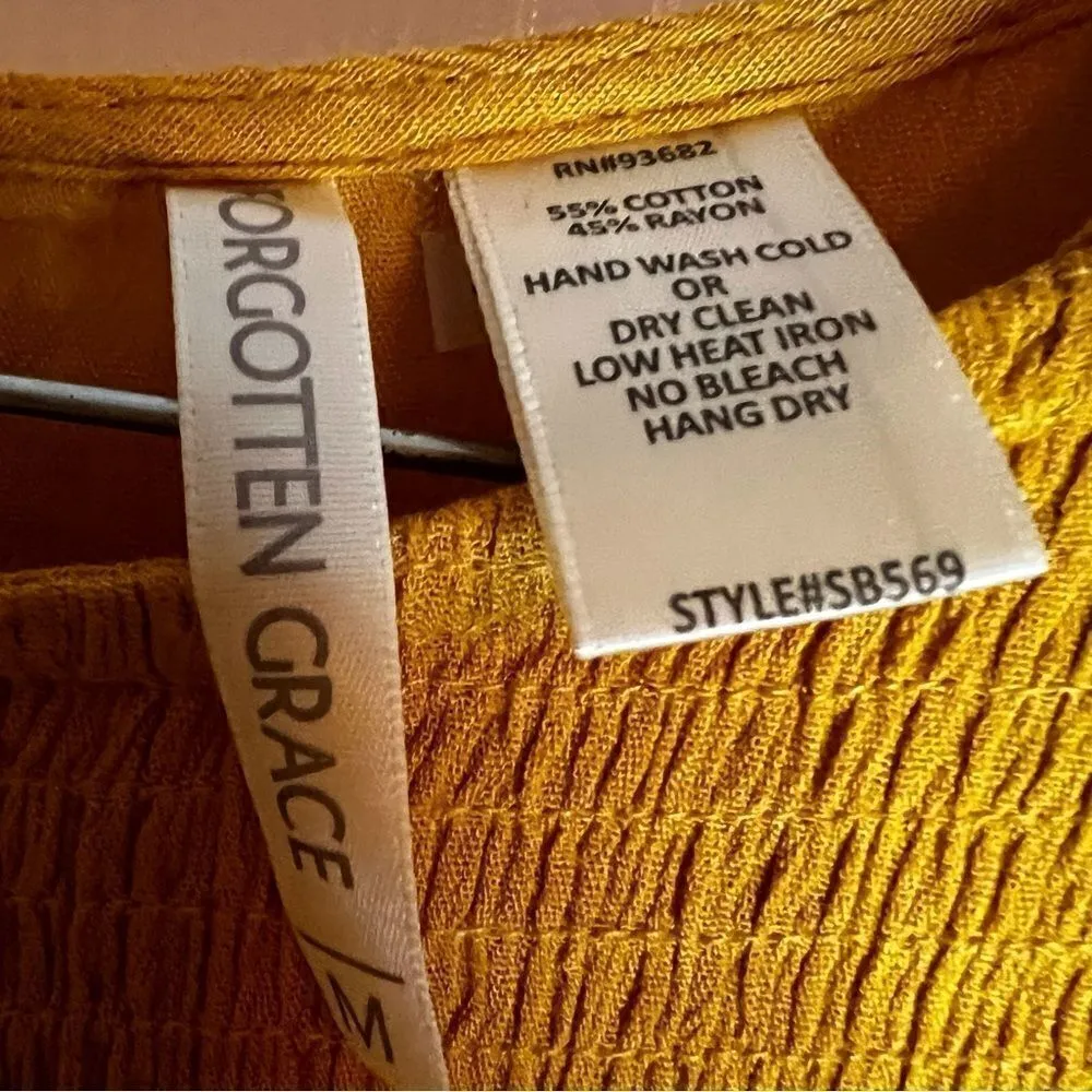 Forgotten Grace Poets Top with Wide Decorative Arms, Size Medium. New Condition. - Image 3