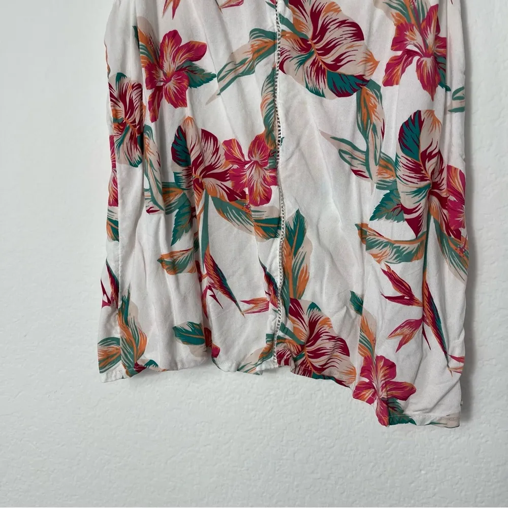 Roxy Women’s Hawaiian Flower Spaghetti Strap Tanktop size Medium - Image 8
