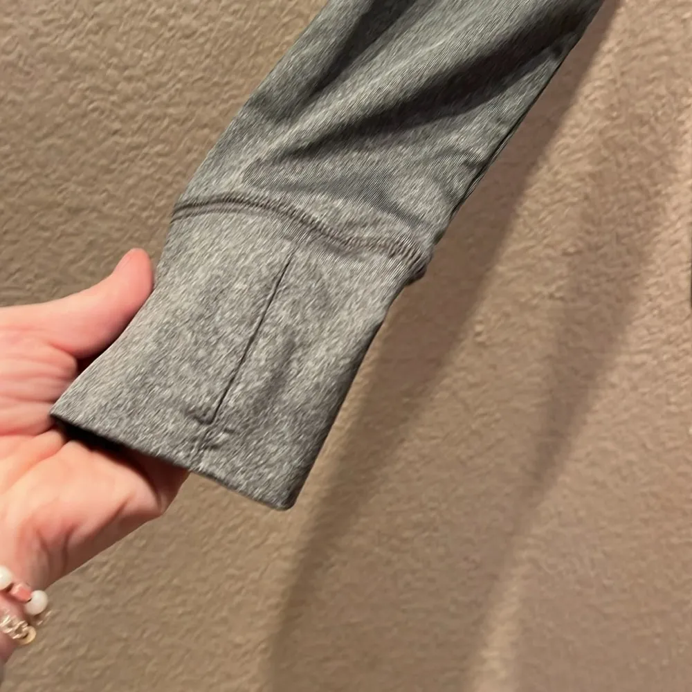 Ingrid & Isabel Maternity V Neck Athletic Long Sleeve Shirt Top Size Medium Gray - Image 3