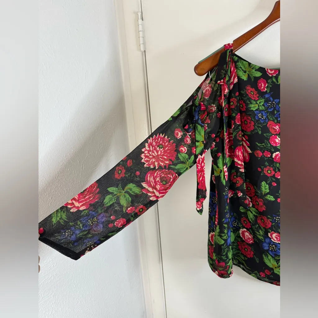 Club Monaco black, red, green, blue, cold shoulder tie sleeve silk top blouse M - Image 4