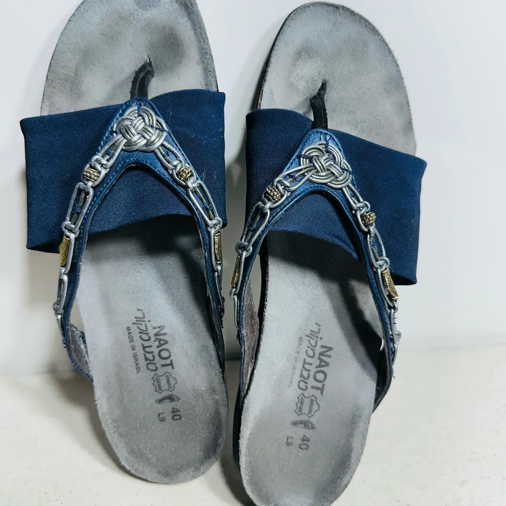 Naot Navy Sandals with Silver Chain Accent size 40 - Image 6
