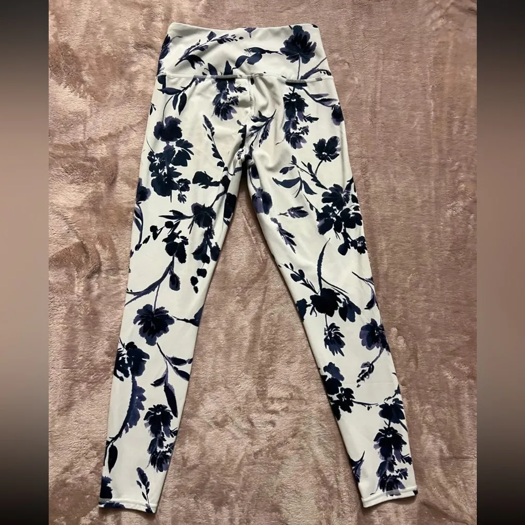 Athleta Water Flower 7/8 Tight White Size XSmall‎ - Image 2