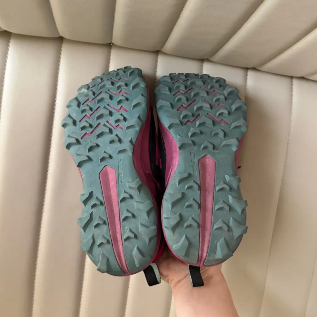 Saucony Women's Pink Black Running Shoes 6 Sneakers Peregrine 13 thick tread - Image 8