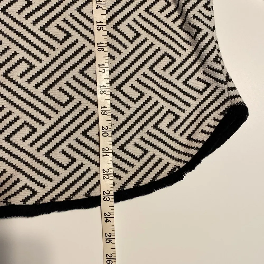 Women’s Anthropologie  woven top fringe trim, black white geometric Sz medium - Image 7