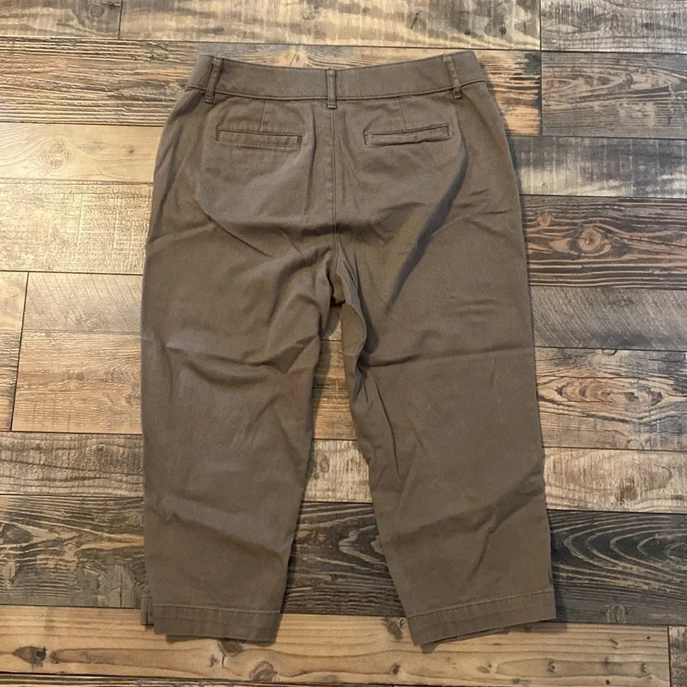 Women’s ST John’s Bay size 6 capri brown - Image 3