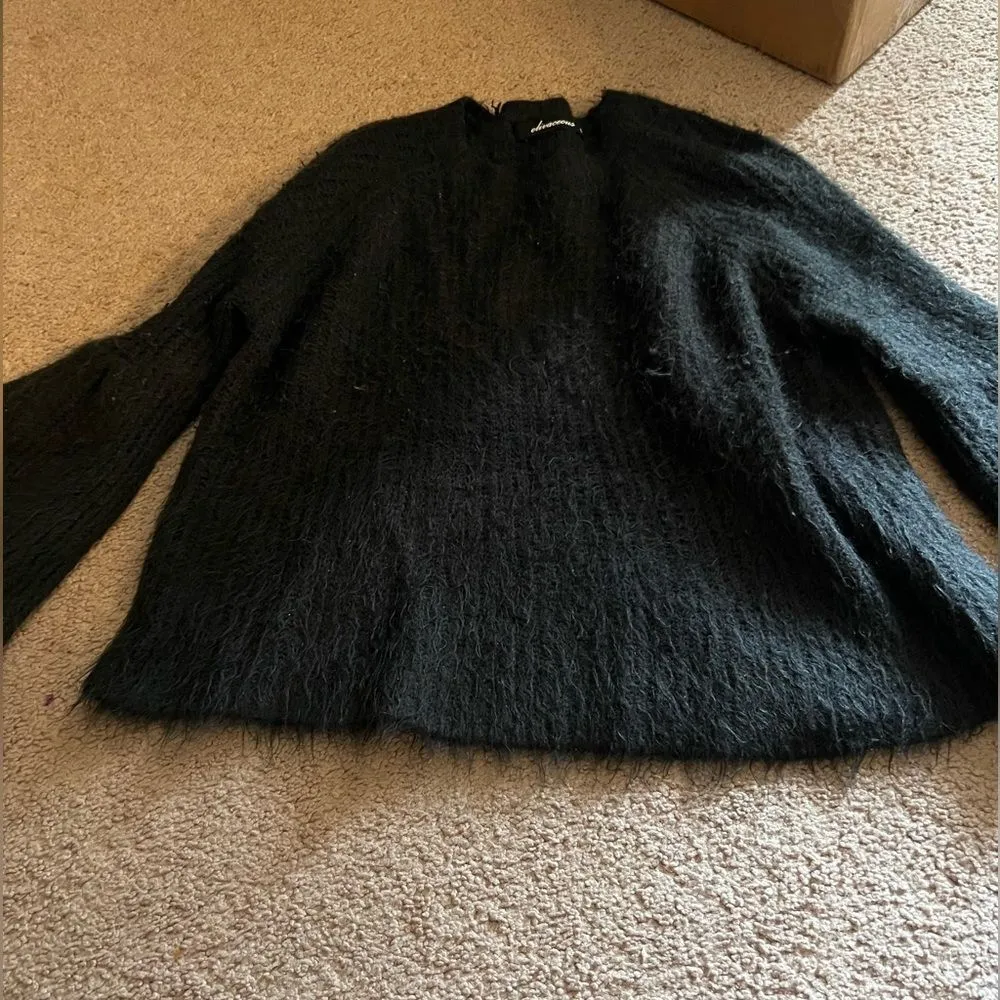Olivaceous small fuzzy sweater - Image 2